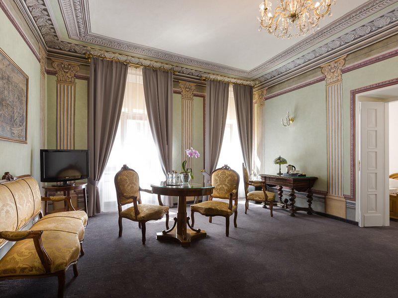 83A05DCEF11BBBAE95A642EEED700918