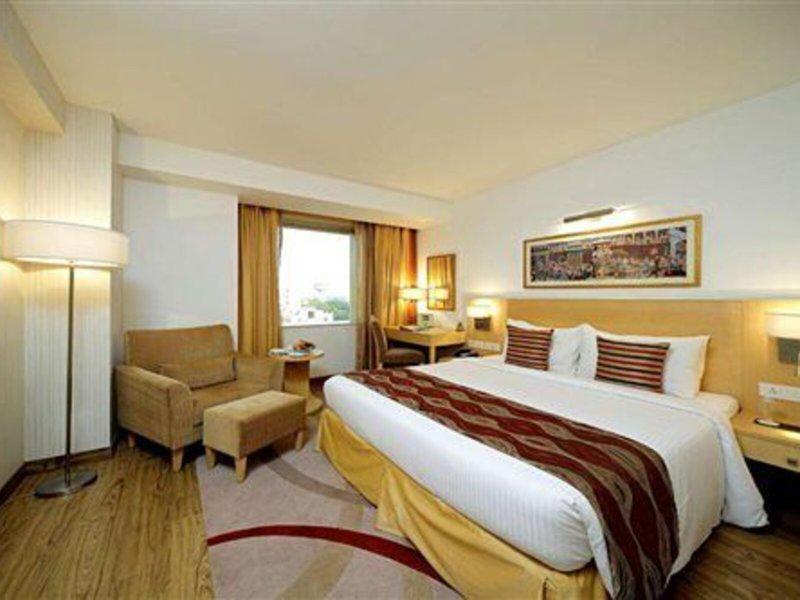 90CADCA79565F20ABAC613A892300E66