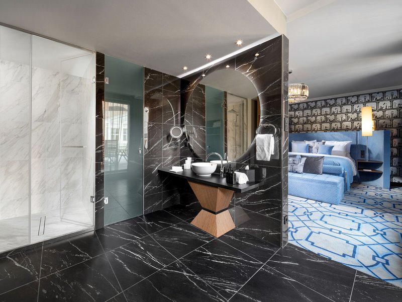 DF77455AE100D7055C84559628744C58