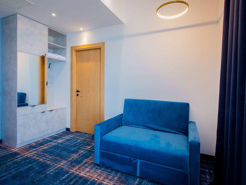 37680912199AB37891F77F0500276E26