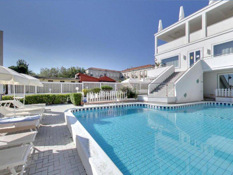 79EEC9207BFB4D700B172DC3E1B5A3BC