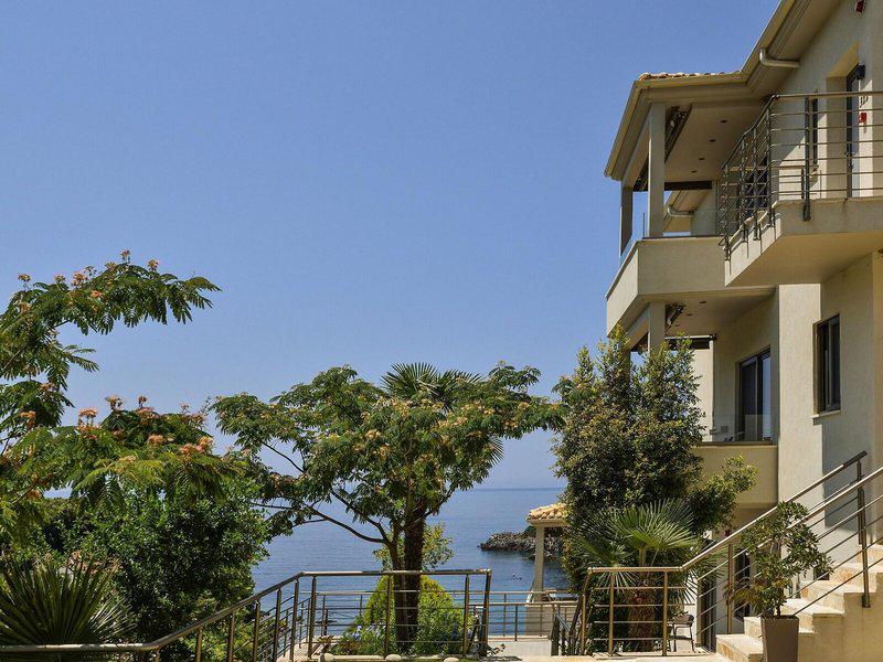 13F938414B3F3C5C7F49A6ED69757BB3