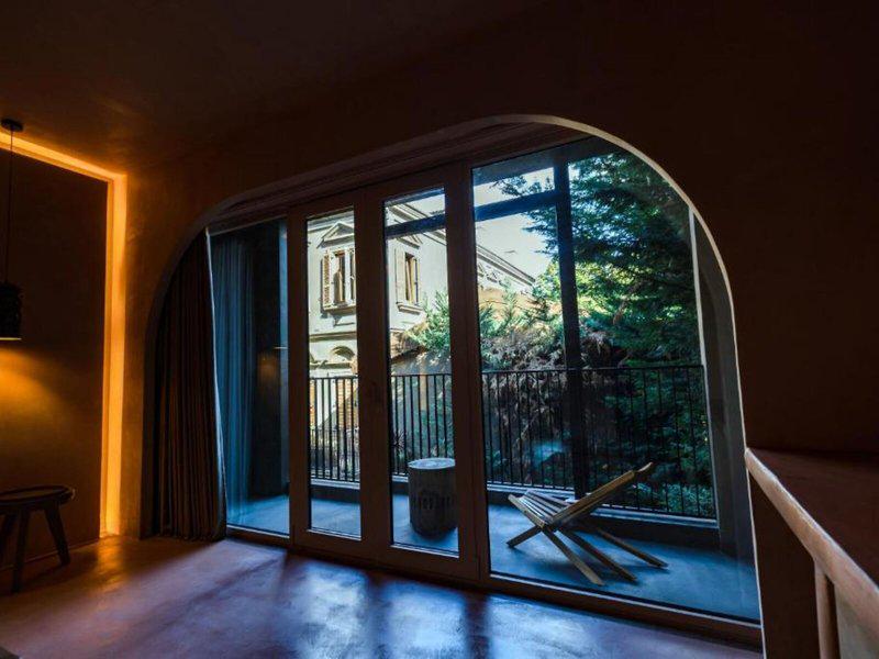 AA160F7A782F81889496F2881D96A8D5