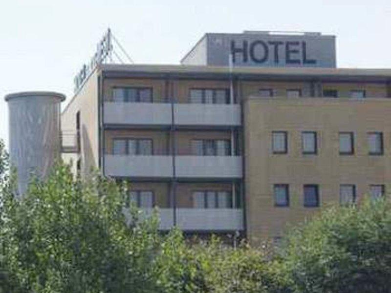 F4C240FEF4740A8BC8E8AE5A425DE147