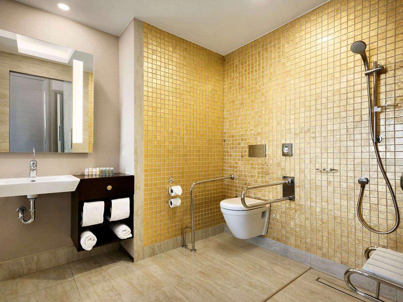 AFF7C8F9B9BB4D846F08C2D0F0BB89AE