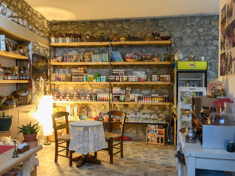 ED8ABAF9C5E7EB641884385A582B7062