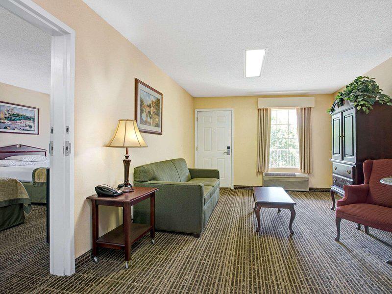 F7BD00584F3C522C973668DF43E9FDA2