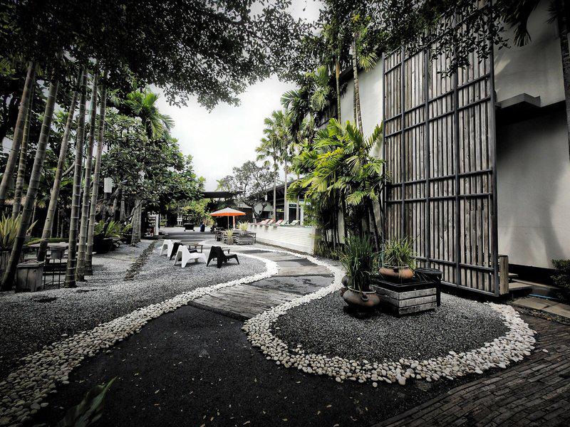 EFA86D3B2348907F4EA3CD49C4D887B2