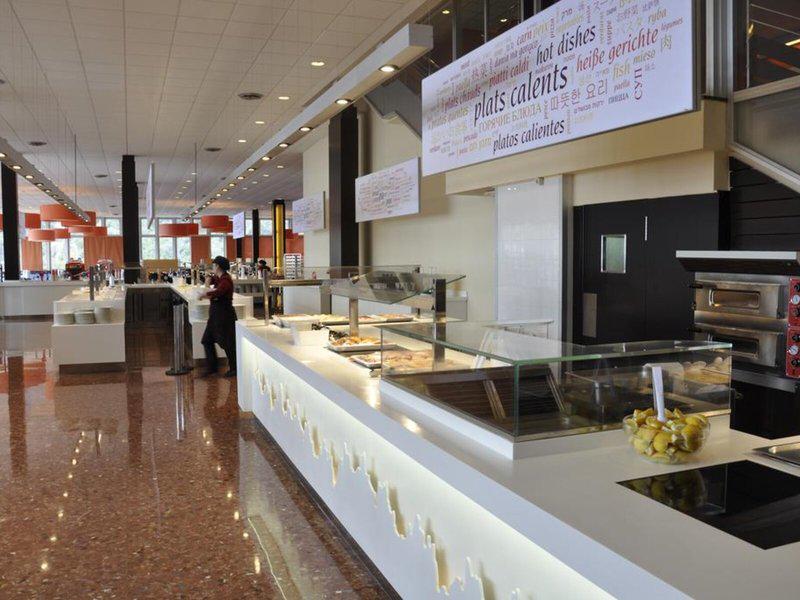 9C5FB24DDAB75A5AD81B87DEAD189D29