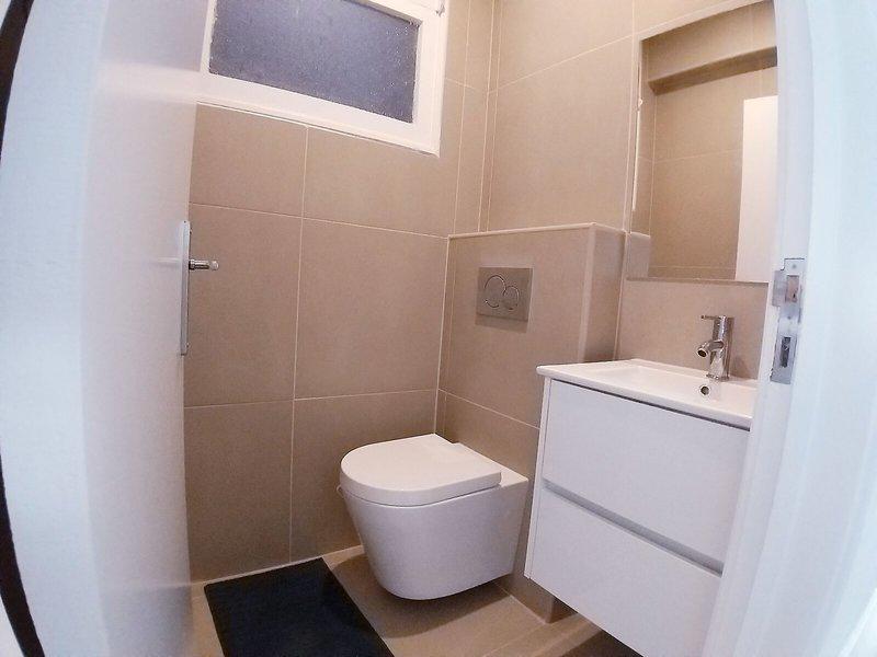 E2FB4FDC9B76B8474A898F1E1B778F95