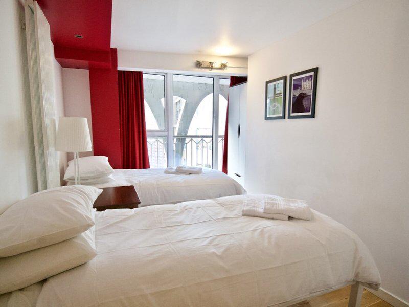 0D5E75A3F81222D31CF5C9BB8A6CD7C2