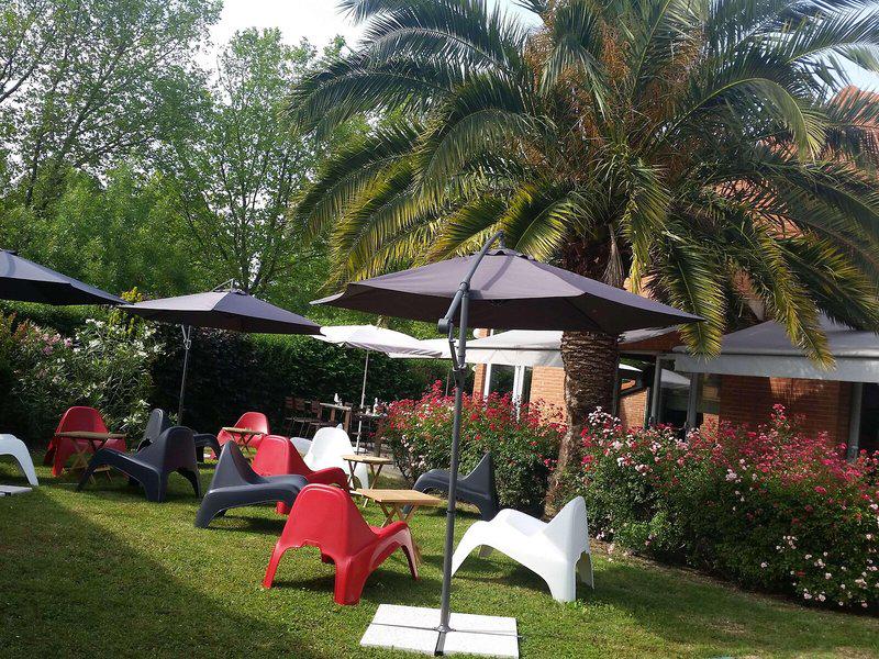 2C5308CCB00C1EF0E571ACADFB6561B2