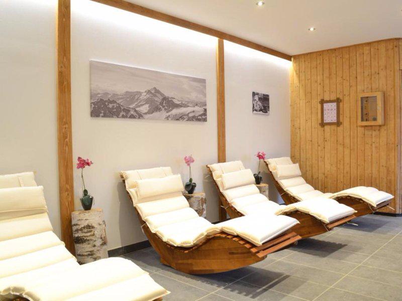 6A3FC6300183C4F44950D5F6D242FF55