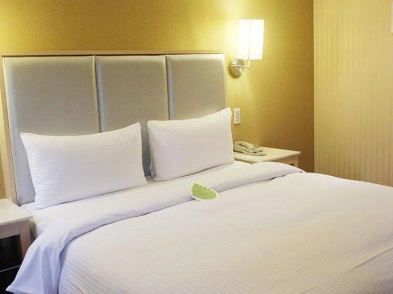 85E5876B8AE902C13785D92FEBB2C70D