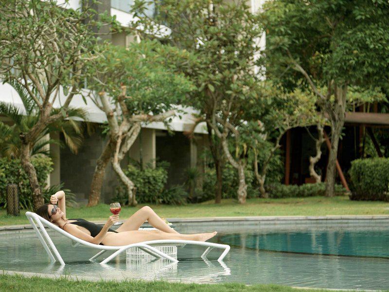 EEB9940A7441BE852C5FC3F1FDB551A2