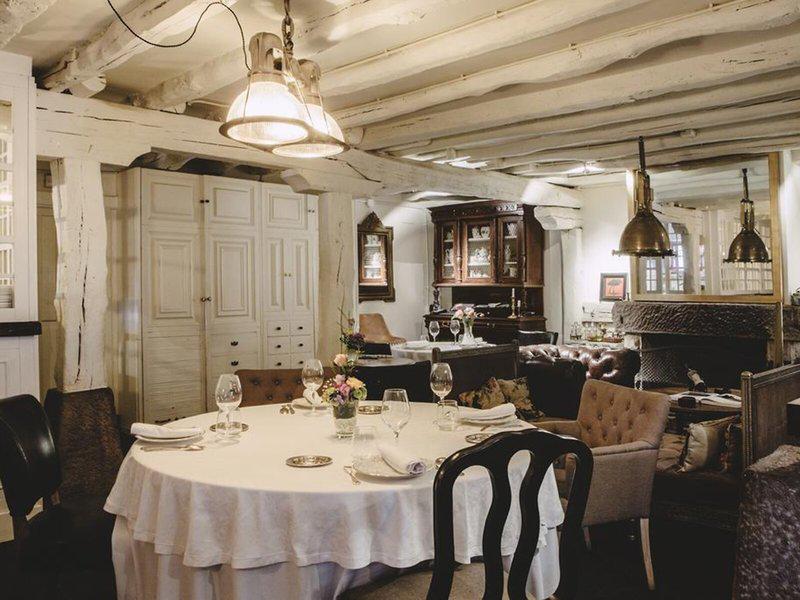 FCE7F0562B5481964208AF775F7F6C8C