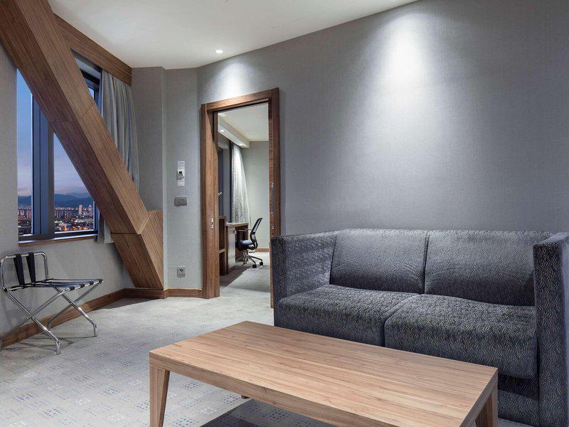 F103033FF0872E745021034378A9CB04