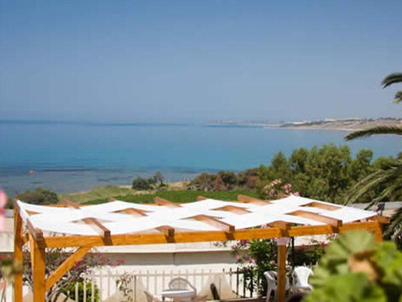 E42B8C4E99FE321E81481CADB60CEE5B