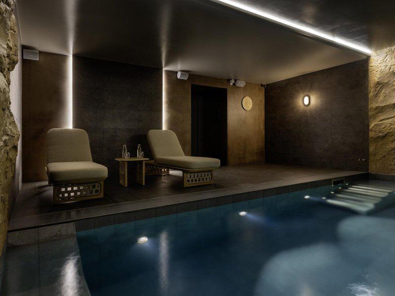 916A4B7B4B391016FDAAE53AFB16033E