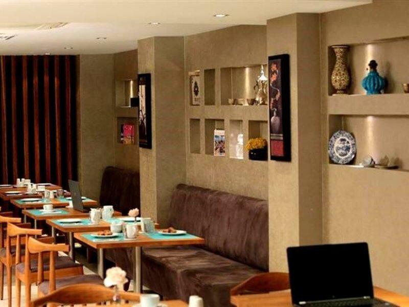 4775B8103965AFD4131BBA91BE3C17BA