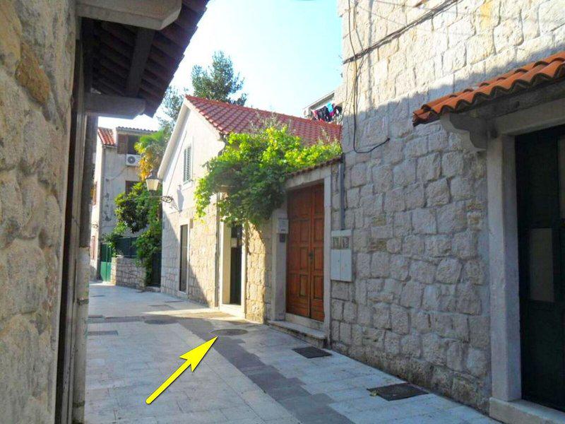 21B83515FC8D1539E221BA24C327D3FE