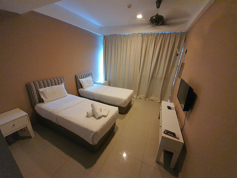 42CE7D7C40FA647FCE29118CB9918043