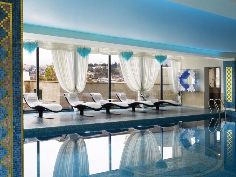 037CFACDD69E06B287B0D181F7BA228A