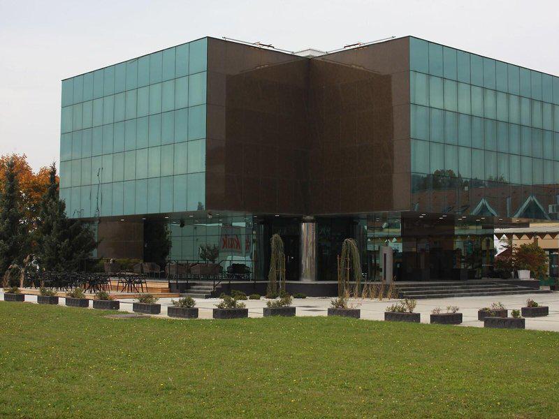 DB423919064E26FC6A54368D8A708152