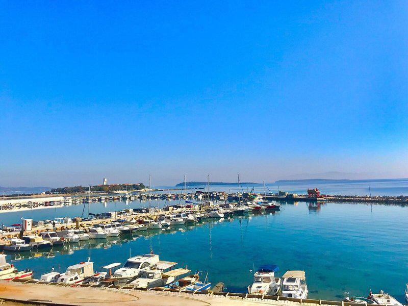 CAA49AA9EBFE12F9FEBA5D8DB5F60275