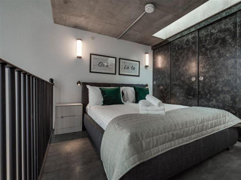 246F2264C30D1A2DBF9F0486A34E1900