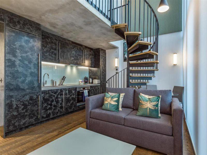 E8ED2DE2BAEC057988A7C4FF2880C8A9