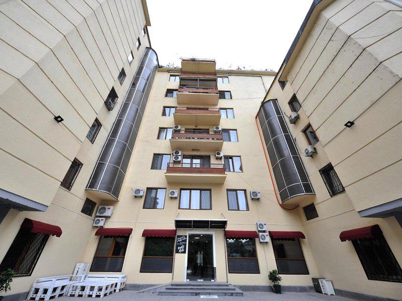 BCD8CFC66402B2576F976A423D9494F9