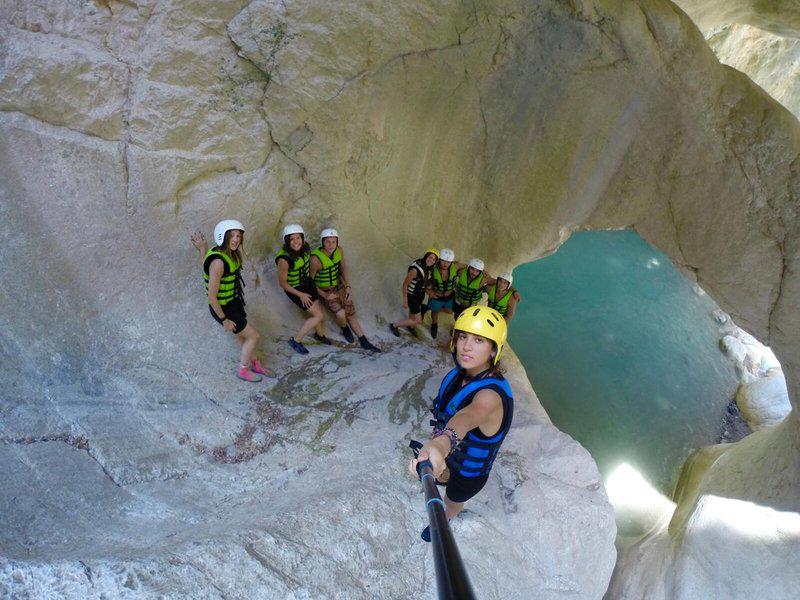 11F5BB510B8556A832A7A724ACFE38F6