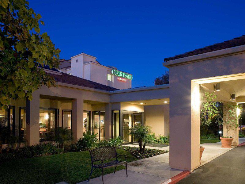 F7337CFE63F9F8D3BE8A7116F757A595