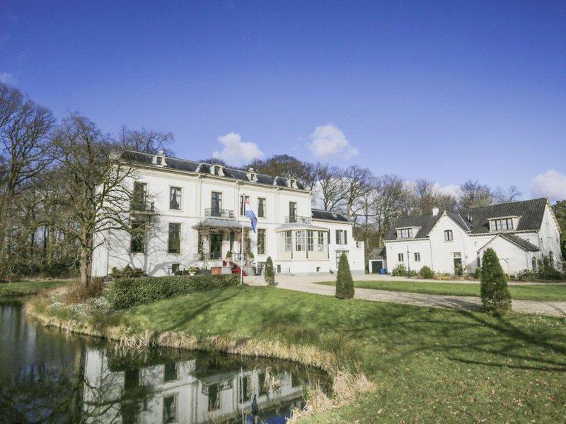 01285D860F4F41B8B2828959A2603133