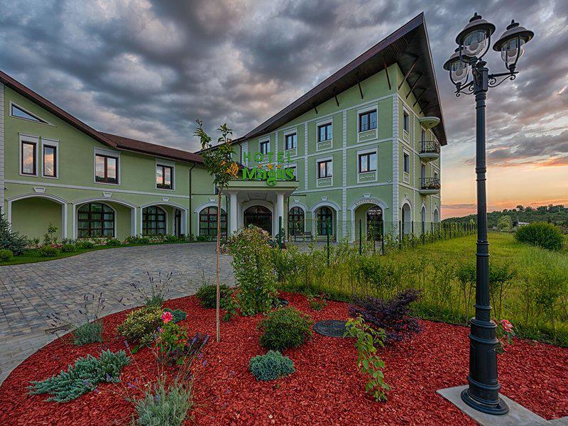 30B5BF44BF97127BEC257E8524E2C83B