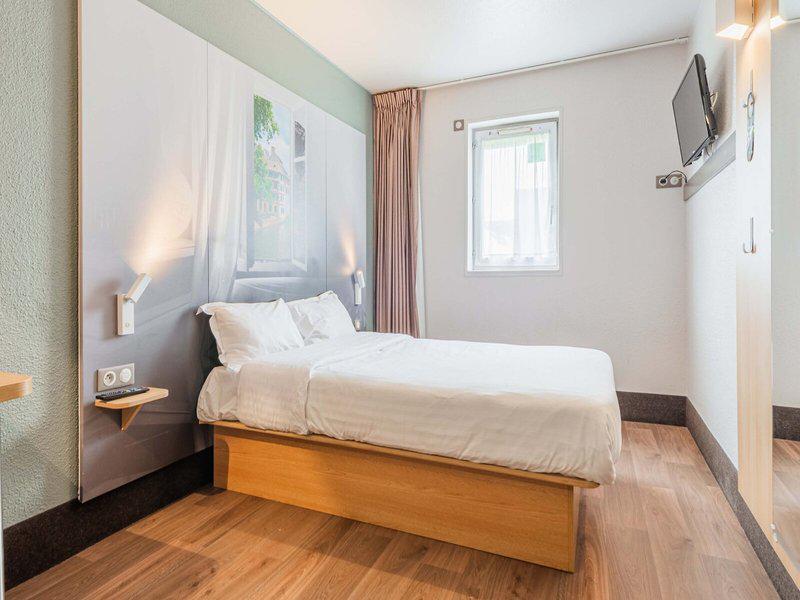 10806EEF4DEE656F836E381D6C6E21FA