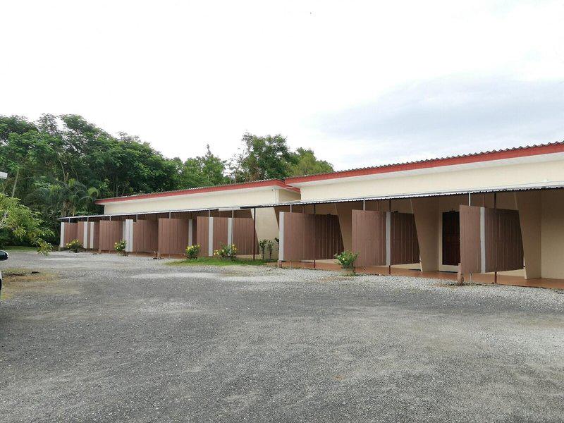 D1B300CBC7F141F4EA5E22BC45AF1F8E