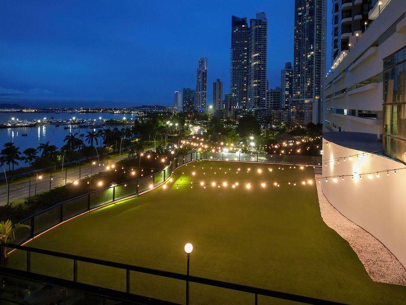 DE47E545CEEEF3B5A910188F1E63989B