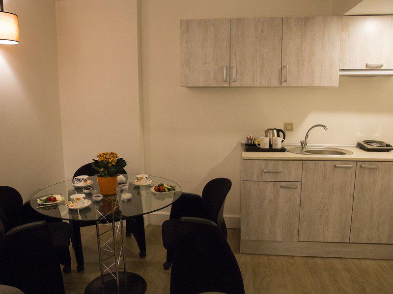 4E8758CE76B9F2E90EDBA6D5BB81F242