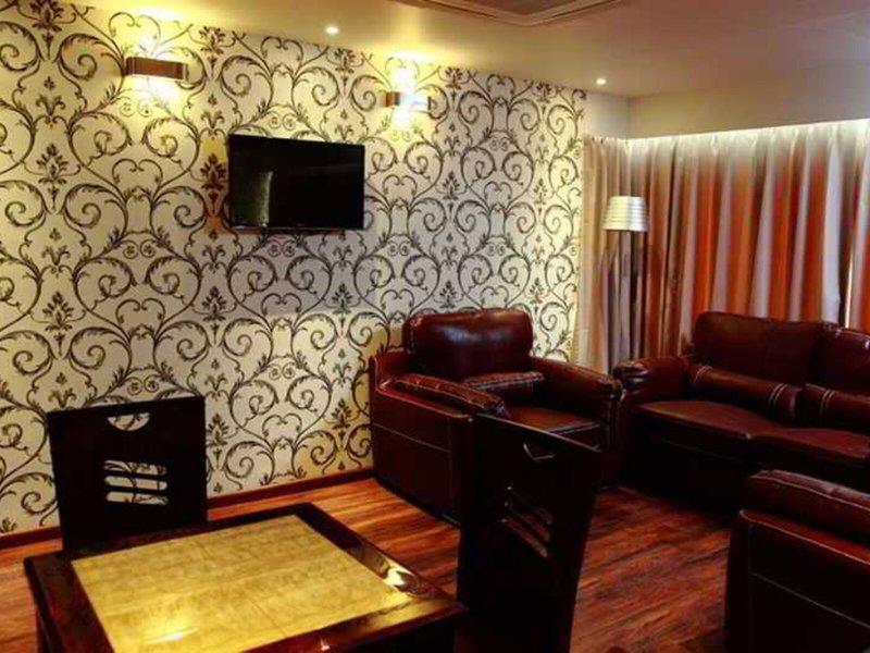 5B89C81B3A65CE77084D25EE576A5FE3