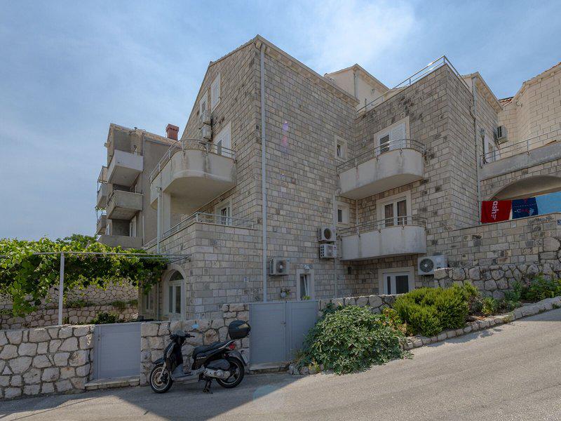 3249121C89F8FB2CAD37B49FC5D8A6B5