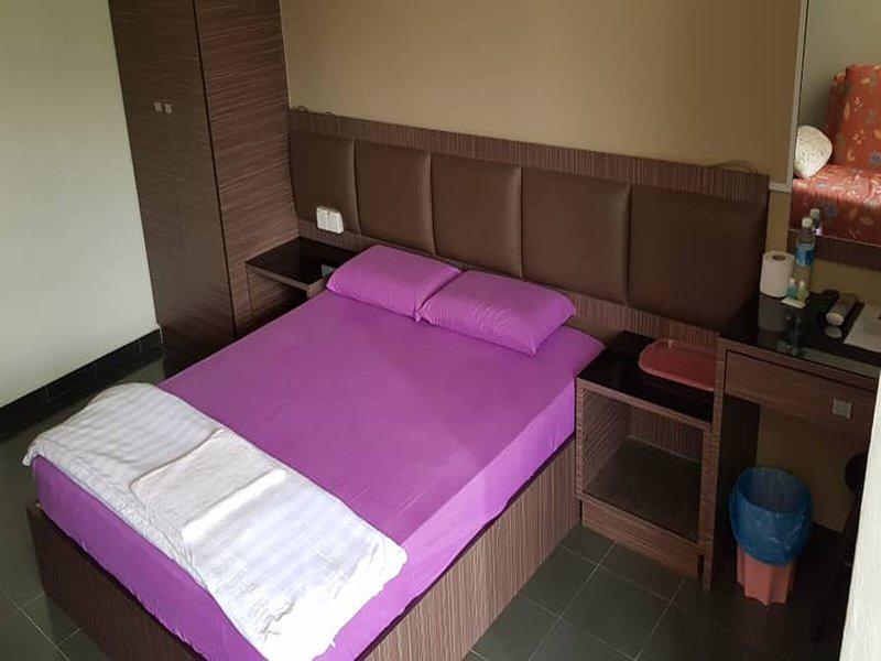 84799321286EB854C0D84B82C34C830F