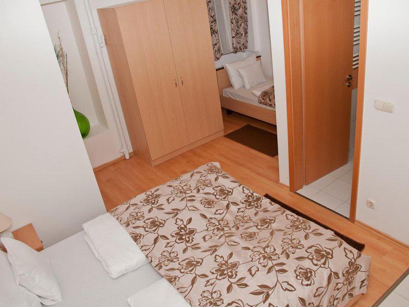 D1E7B1EE3C04D241F415DE5A42E416A4