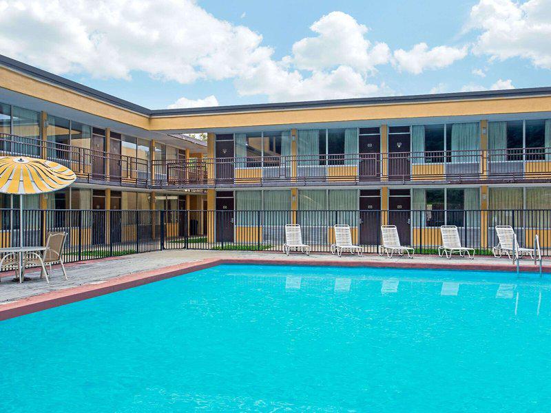 FDF321D640AEC3C763AA74F8F439745E