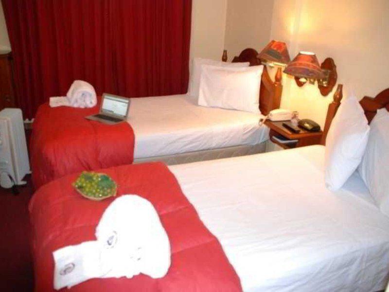 094B28F9339F9C0EEA30E5CFC04EC585