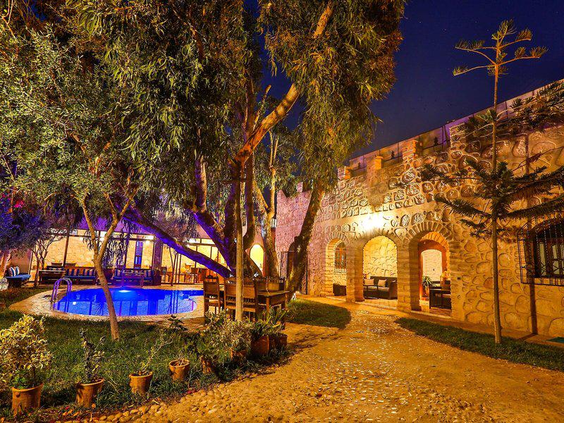 6E85670F4C7F9EBE1583458553C35015