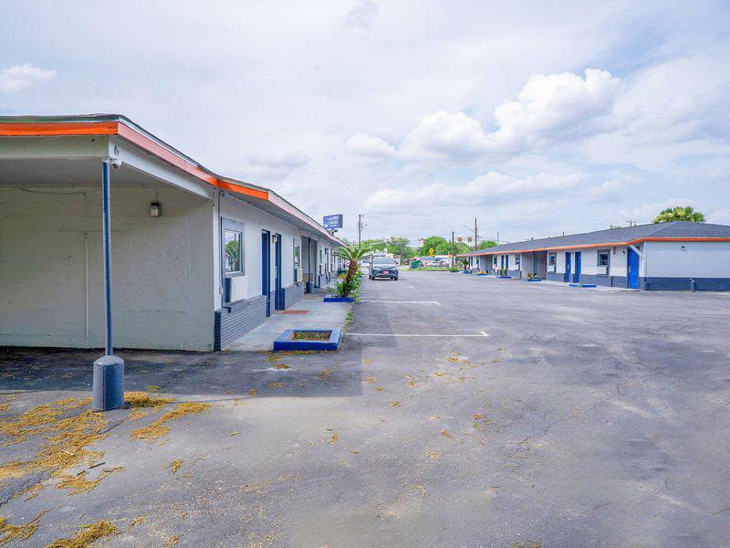 C69D0D87B880DEF97487C7C6E576F9A3