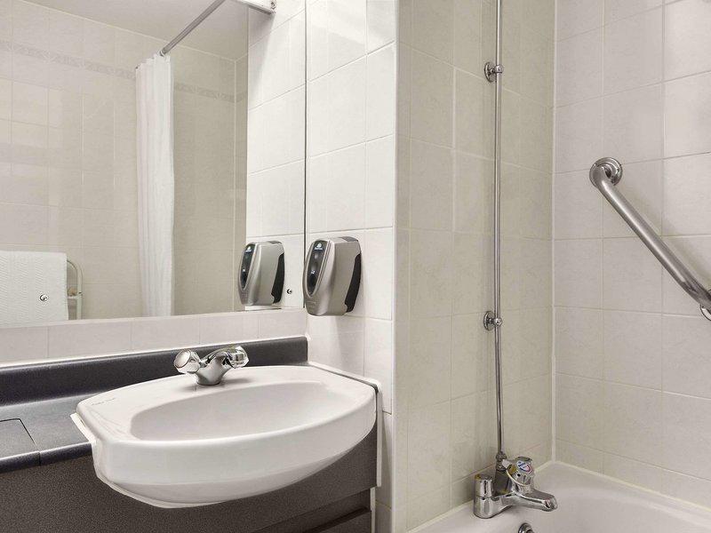 EC83B0B08EDBFB68402AA7A4DDD69055