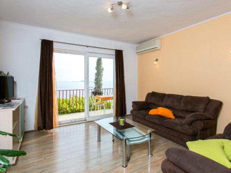 2022C415F6E59D7FBA77F27CC9F752E4